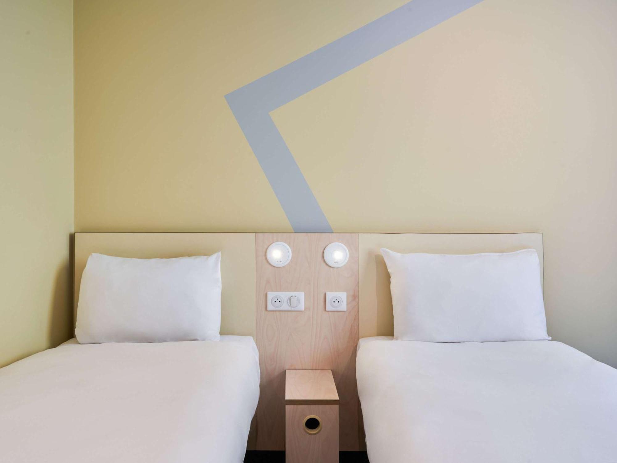 Ibis Budget Saint-Maurice Bagian luar foto