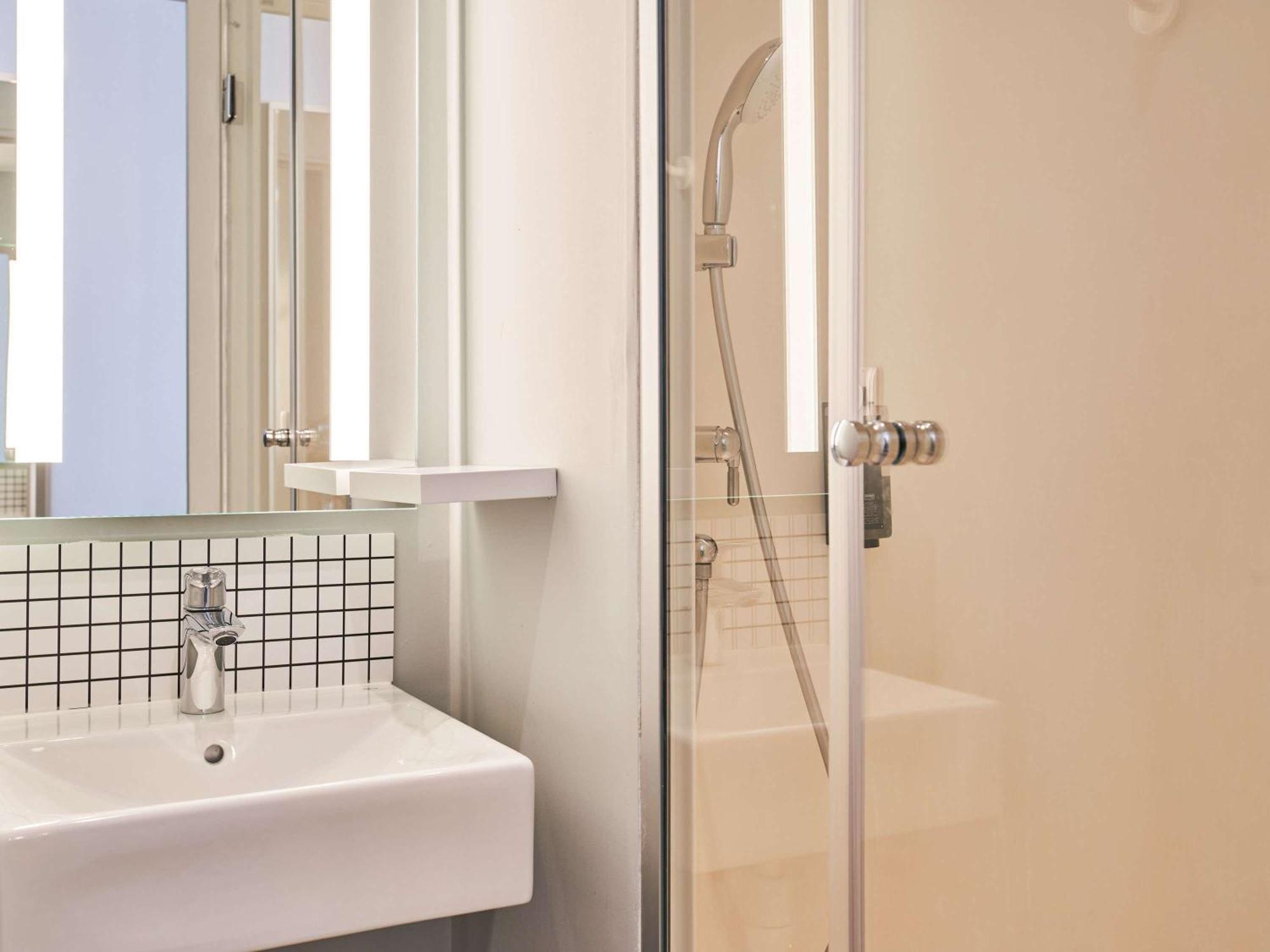 Ibis Budget Saint-Maurice Bagian luar foto