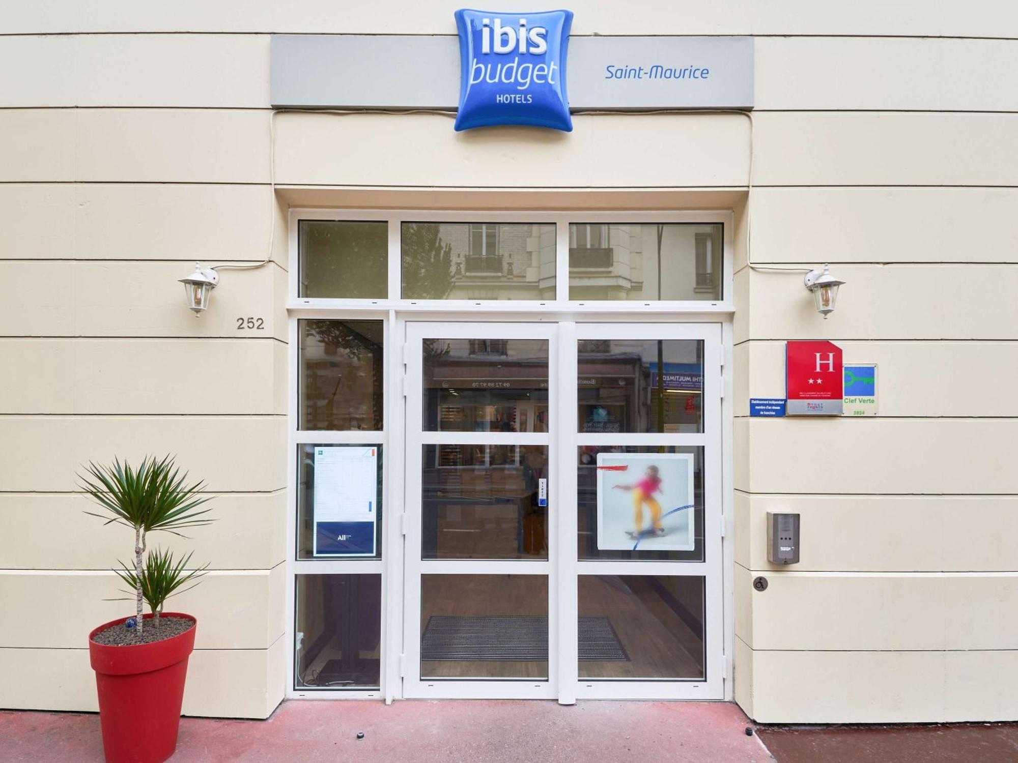 Ibis Budget Saint-Maurice Bagian luar foto