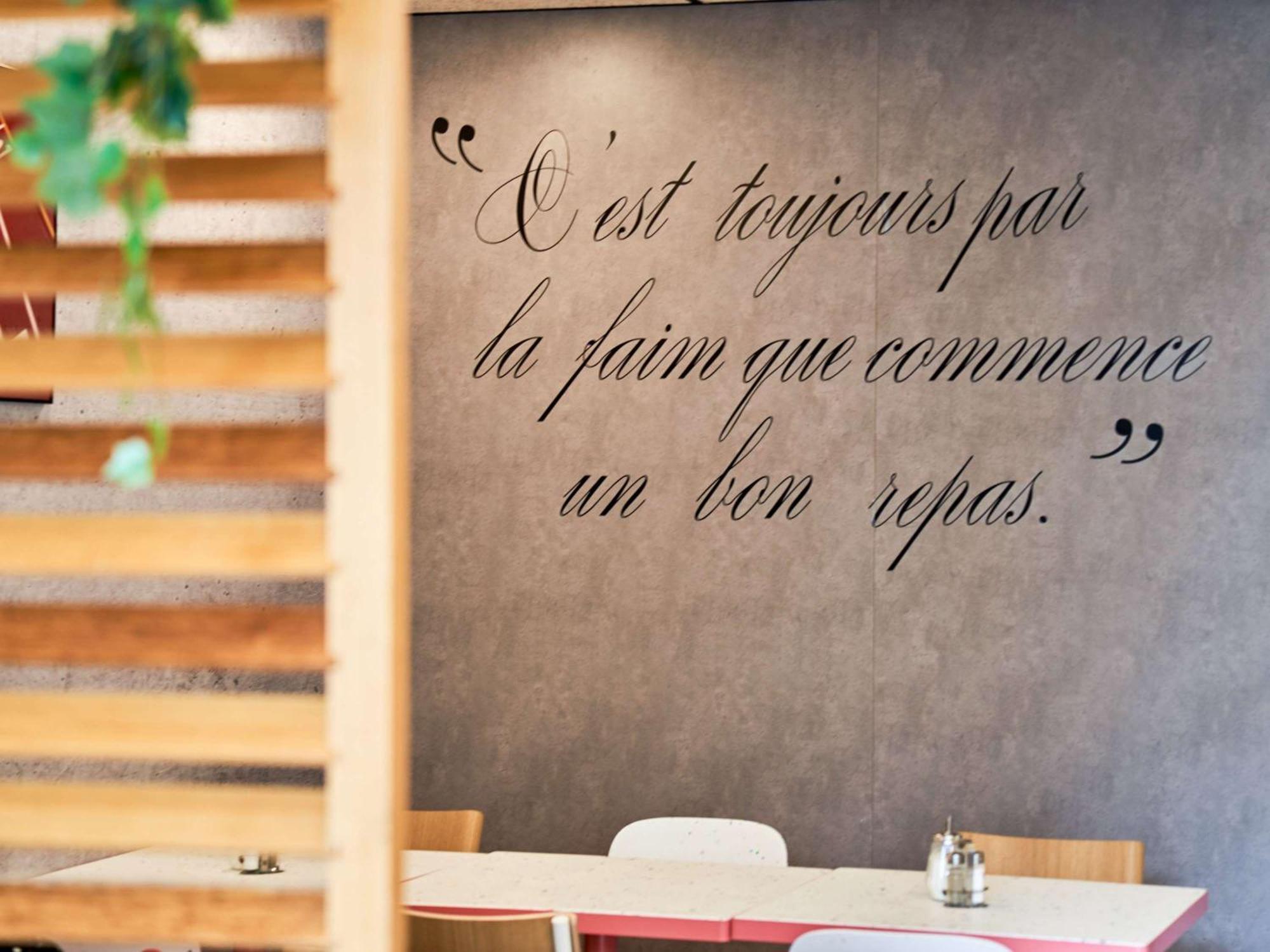 Ibis Budget Saint-Maurice Bagian luar foto