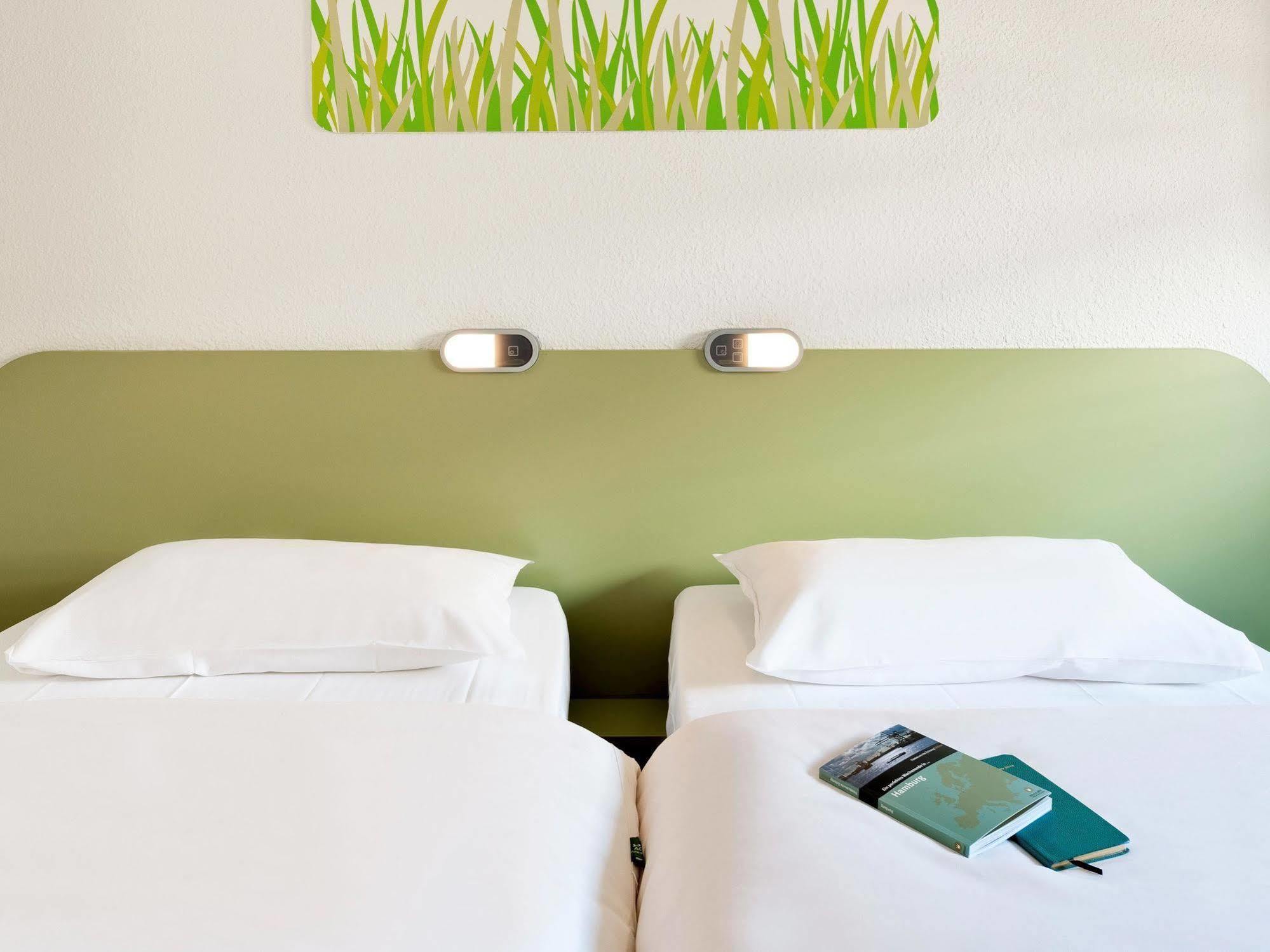 Ibis Budget Saint-Maurice Bagian luar foto