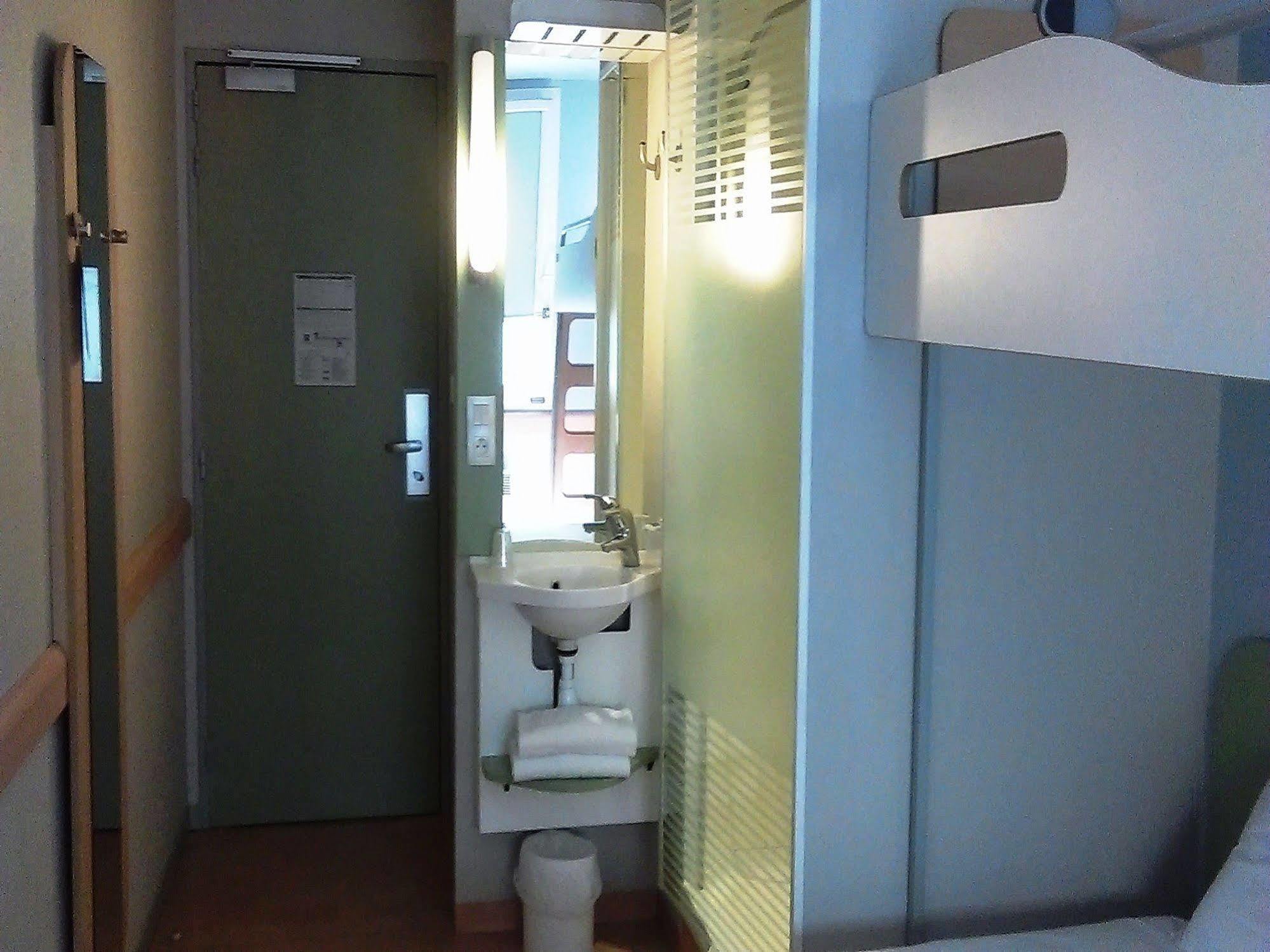 Ibis Budget Saint-Maurice Bagian luar foto