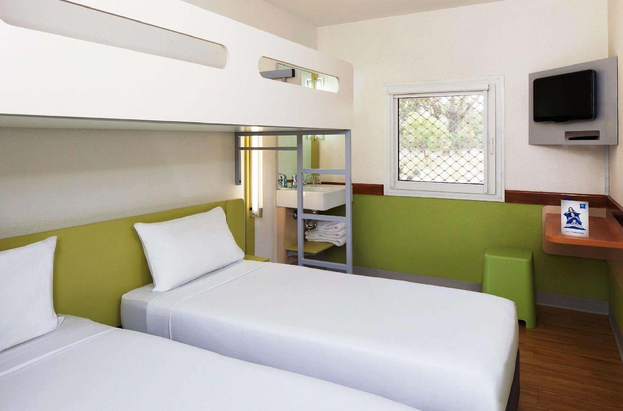 Ibis Budget Saint-Maurice Bagian luar foto